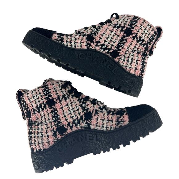 Chanel 2021 Interlocking CC Logo Cap Toe Tweed Boots - Picture 6 of 16